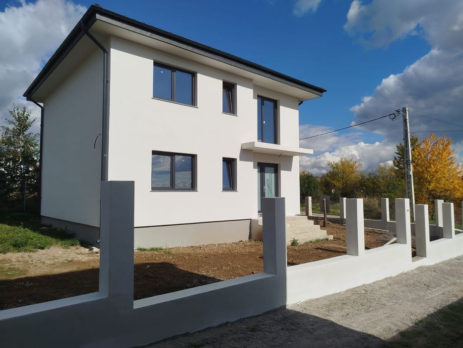 Vând CASĂ MODERNĂ individuală cu etaj complet în Burdujeni