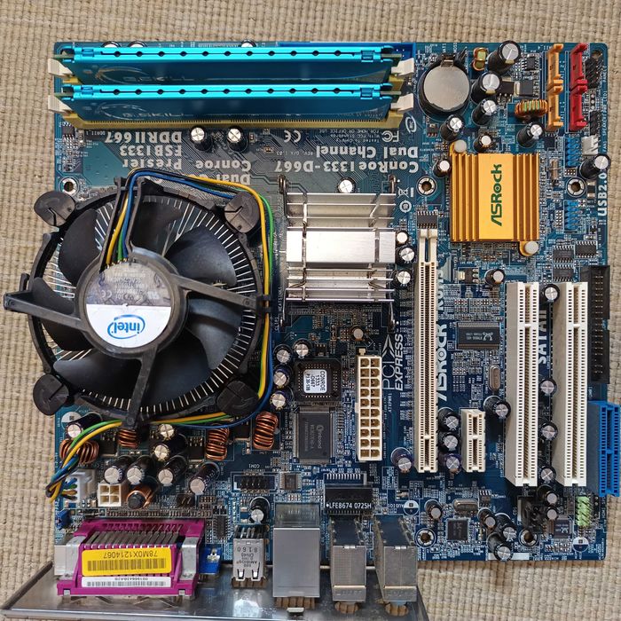 Kit Placa de baza Asrock Conroe 1333-D 667 Procesor Intel E7600 Ram 4G