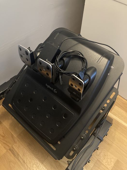 Next Level Racing F-GT + Logitech G29 (mod volan si schimbator)