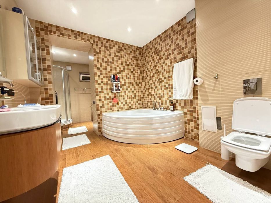 Продается 4х комнатная квартира, ЦУМ, Корейское посольство