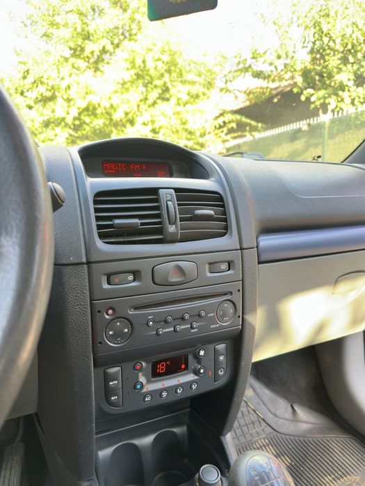Renault symbol 2006,1.4 benzina 64k km