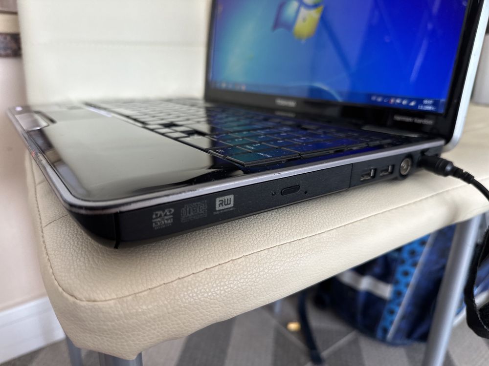 Лаптоп Toshiba Ultra Media center уникален touch buttons panel