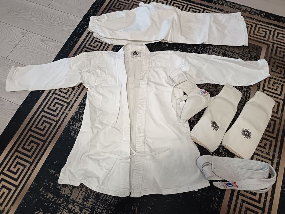 Продам кимоно для карате на 9-11 лет