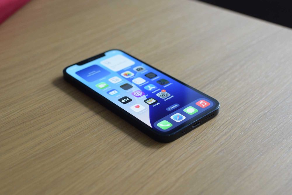 iPhone 12 64GB Negru