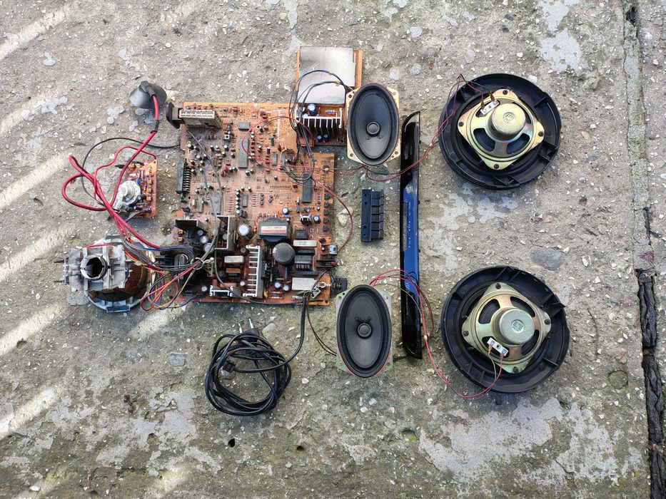 Electronica de la un TV cu tub LG model CF 20D 26X. TV functionabil!