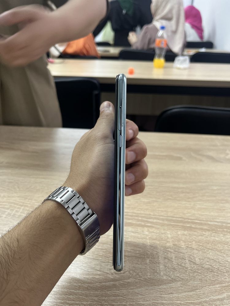LG sotiladi holati zor tiniq