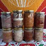 Много вкусни, натурални, домашни консерви.