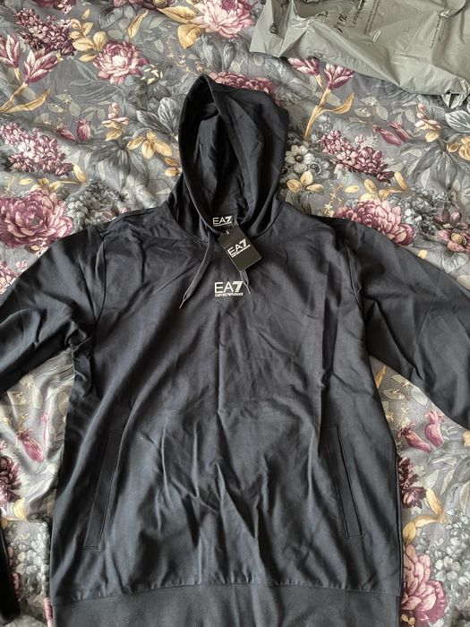 Продавам екип на EA7