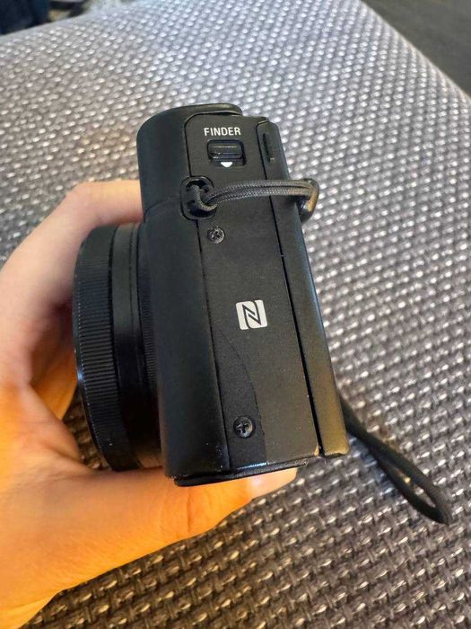 Продавам Sony RX100 III - компактна камера с професионални възможности