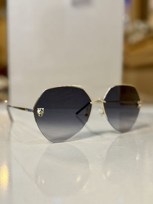 Cartier CT0355S 001 Дамски очила имат забележка