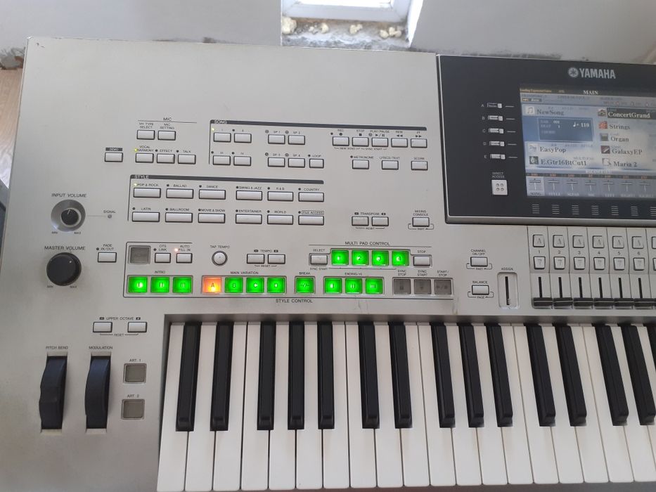 Orga, Yamaha Tyros 3 setul lui Miki