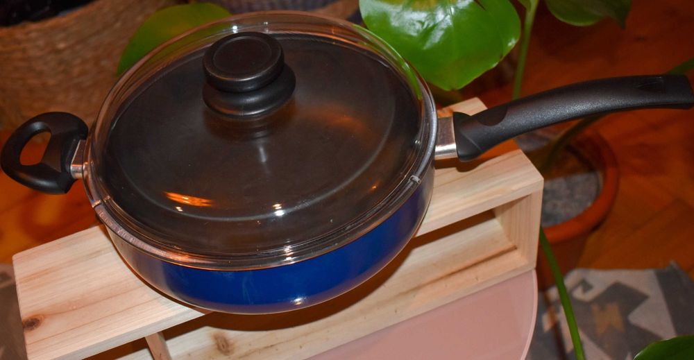 Tigaie anti-aderentă cu capac sticlă