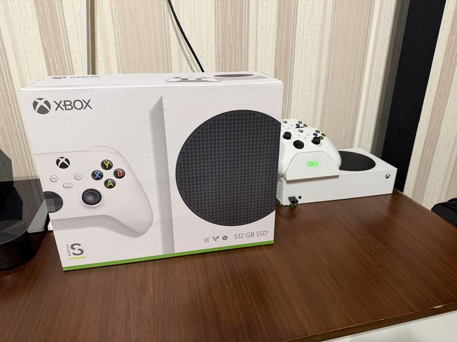Xbox Series S - 512 gb ( 2 contrallere, suport incarcare )