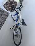 vand bicicleta  stare aproape noua