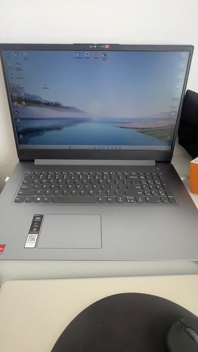 Lenovo IDEAPAD 3 (17”.7)