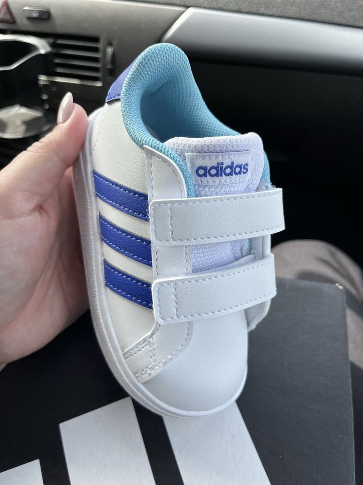 маратонки adidas
