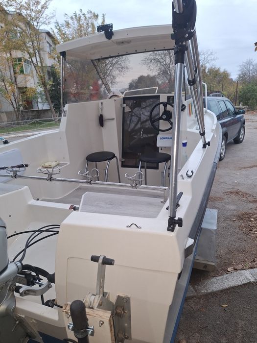 Vând barca jenneau esteo 5m