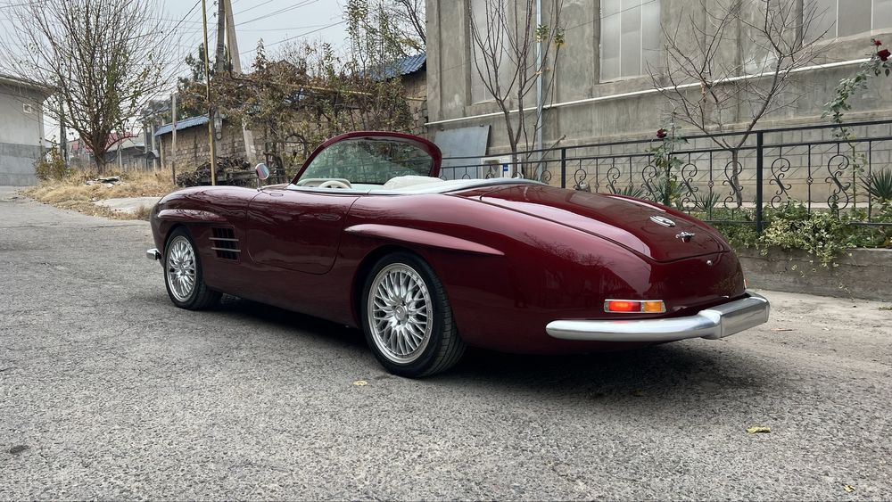 Ретро машина SEL 300 AMG