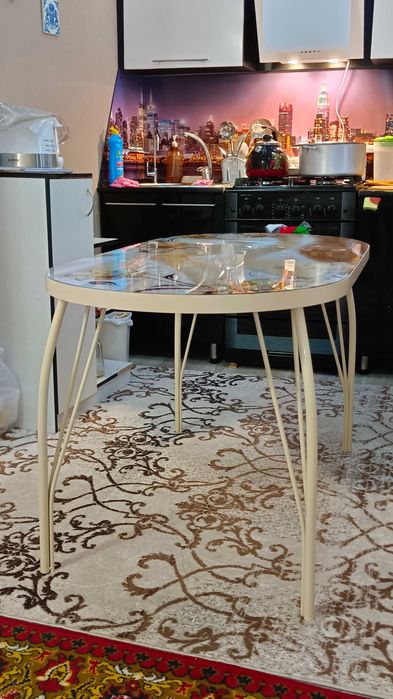 Обеденный стол для кухни