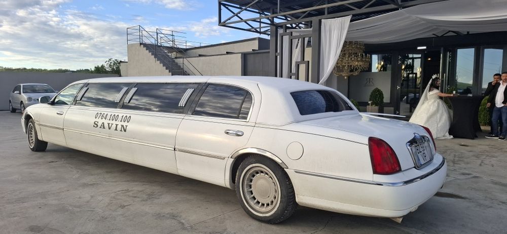 Vând Limuzina Lincoln