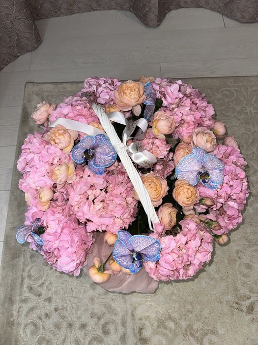 Большой букет с корзиной