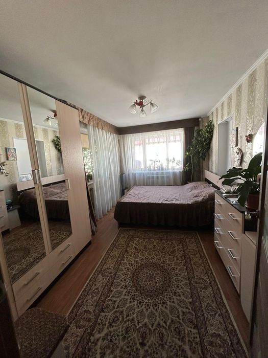 Продам спальный гарнитур