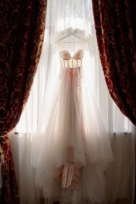 Vând rochie de mireasa model deosebit.