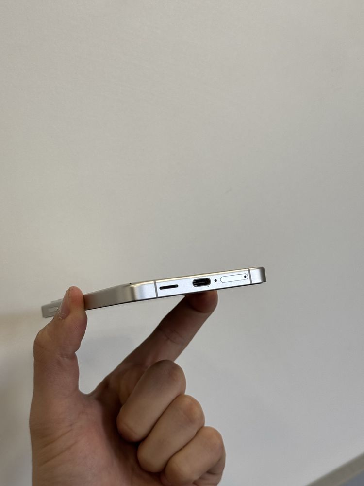 Продавам перфектен Samsung S24 PLUS