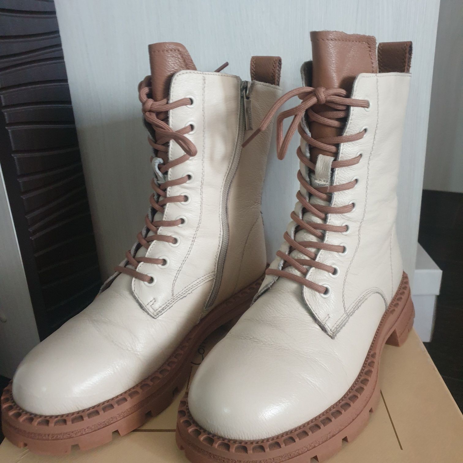 Продам зимние ботинки, сапоги 38р-39р.