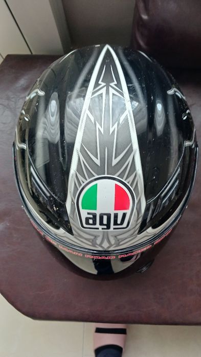 Кожено яке и каски за моторите.