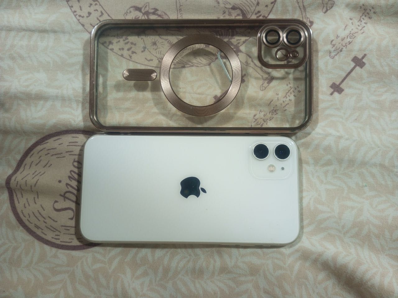 Iphon 11 olinganiga bir oy boldi emkost 100