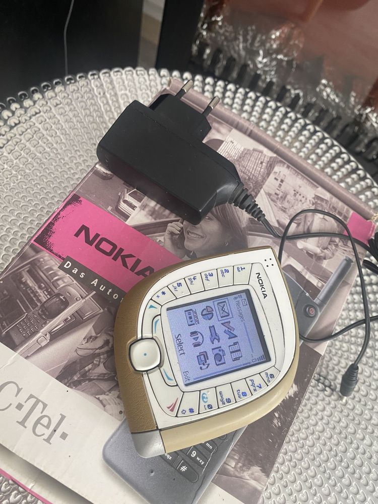 Nokia 7600 (superb) cu încărcător -stare f buna