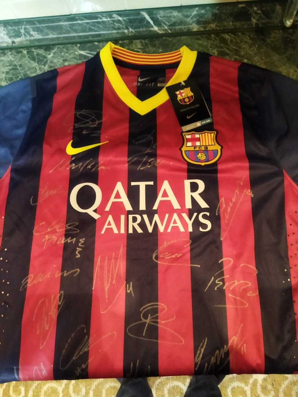 Футболка Барселоны с автографами всей команды 2013. С сертификатом