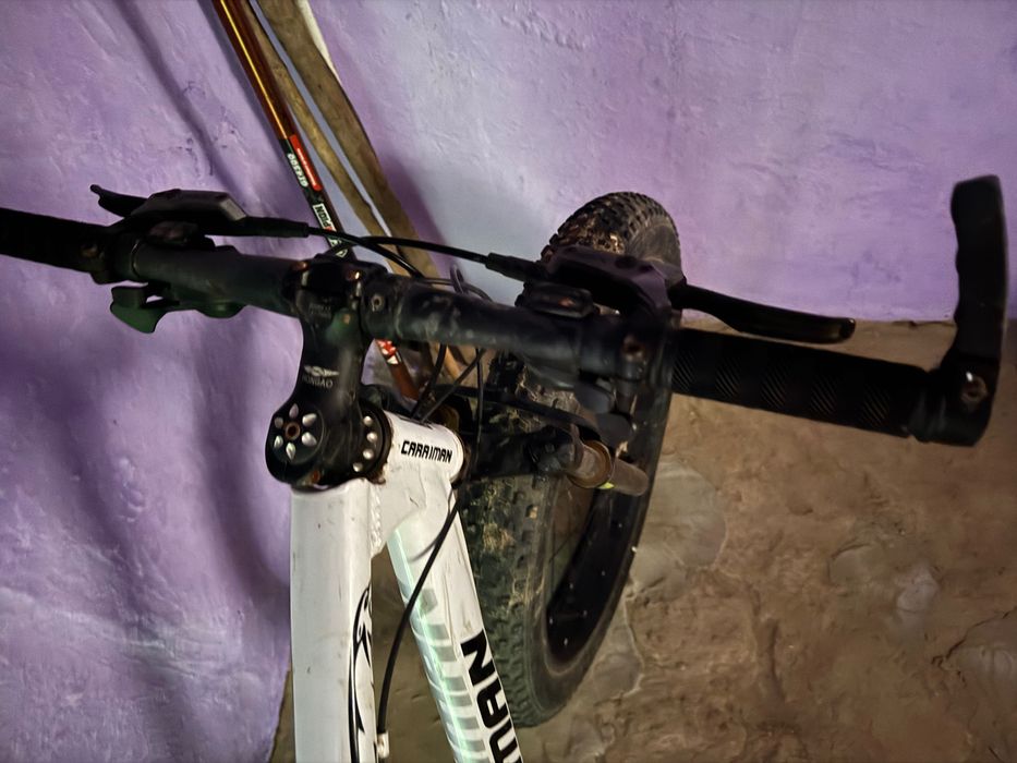 Vând bicicletă foarte puțin rulată