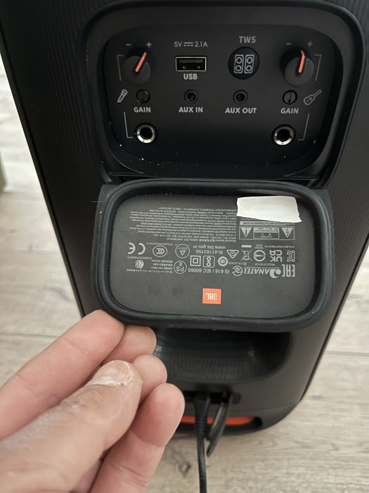 Vand boxa jbl party box 110