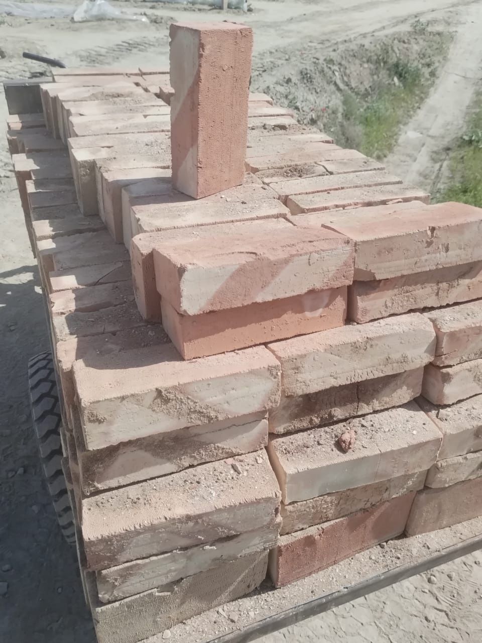 Кирпич. Красный жжёный кирпич