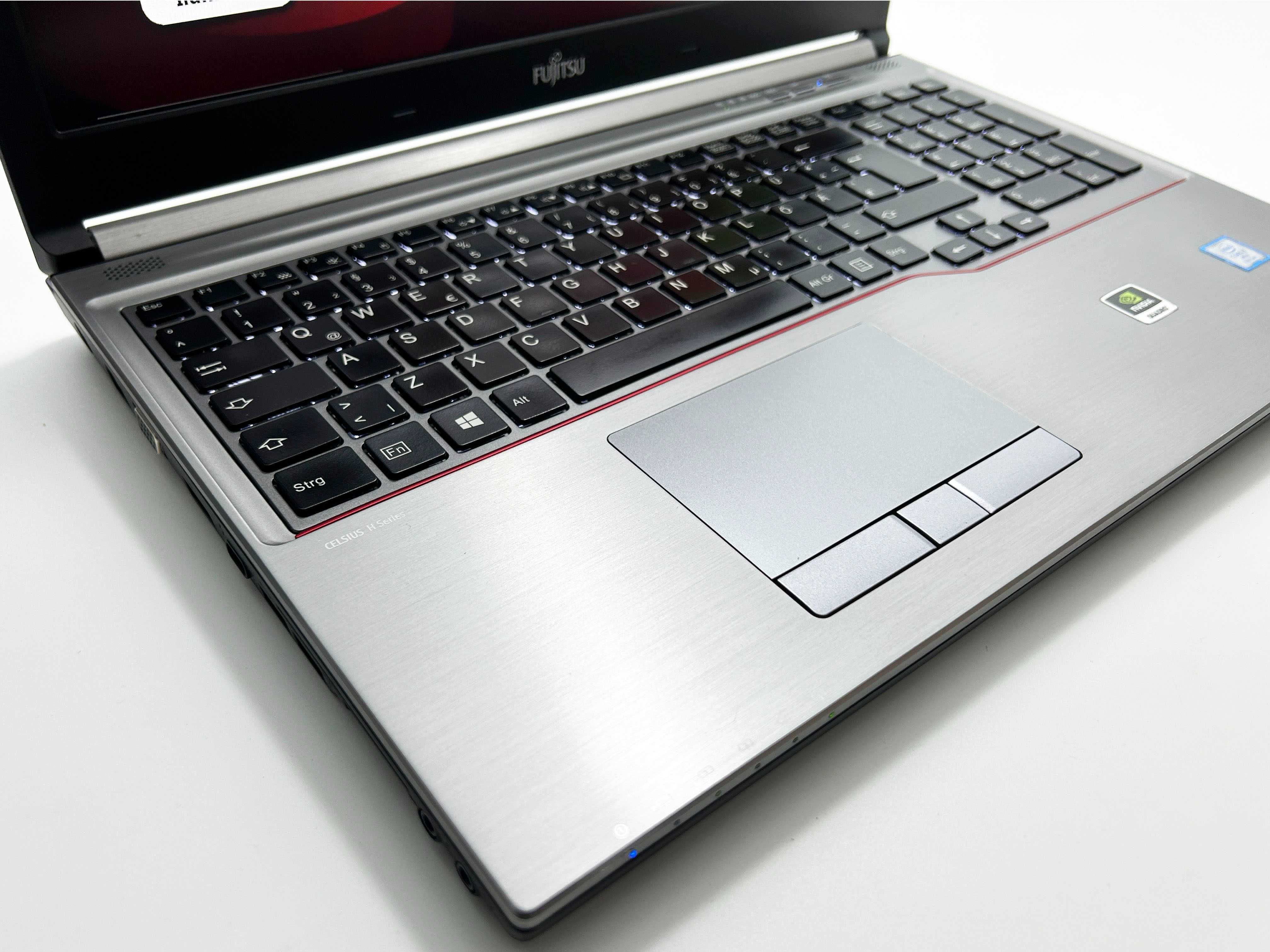 Laptop Fujitsu WORKSTATION i7 32GB RAM SSD Ecran FullHD Nvidia Metalic