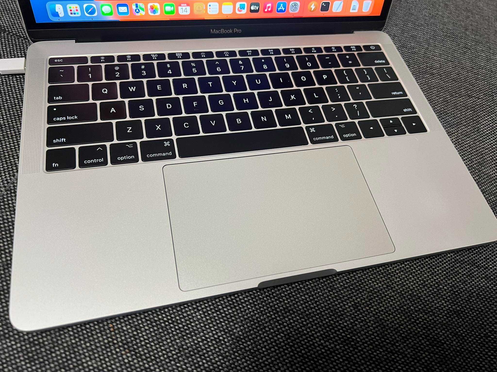 MacBook Pro 2017 RETINA 2K i5 2.3 Ghz 7360U 16 GB 256 GB SSD Silver