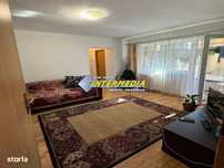 Vanzare Apartament 3 camere cu balcon centrala si termopane CETATE