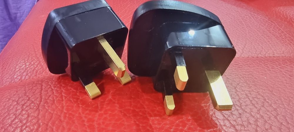 Adaptor Uk . SUA,India  priza perete