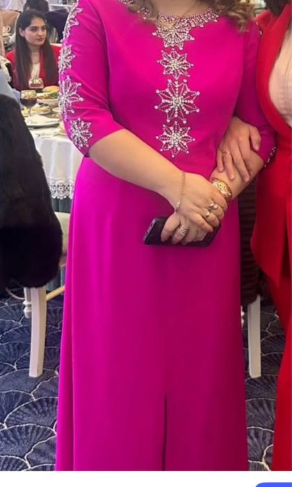 Платье  малинового цвета новый 1 раз одета