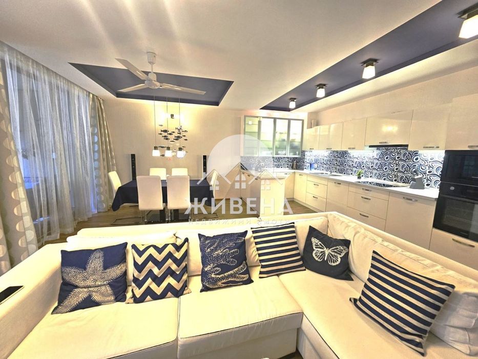 Продава се Тристаен апартамент в к.к. Св.Св. Константин и Елена - 135 кв.м за 2223 €/кв.м - Снимка #1