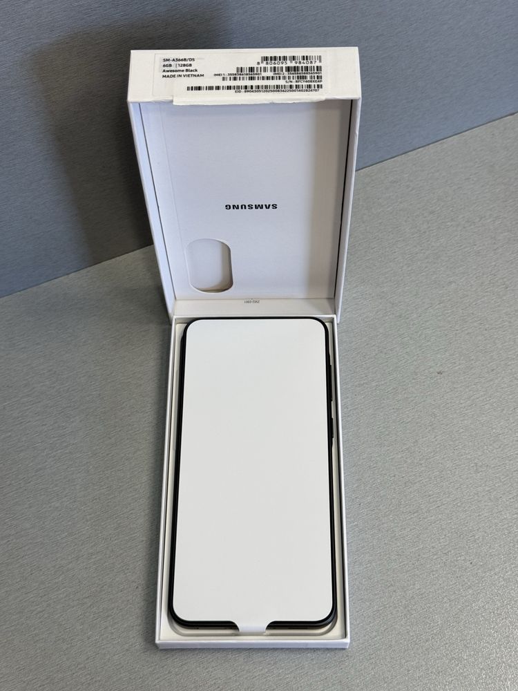 Продавам чисто нов Samsung A36