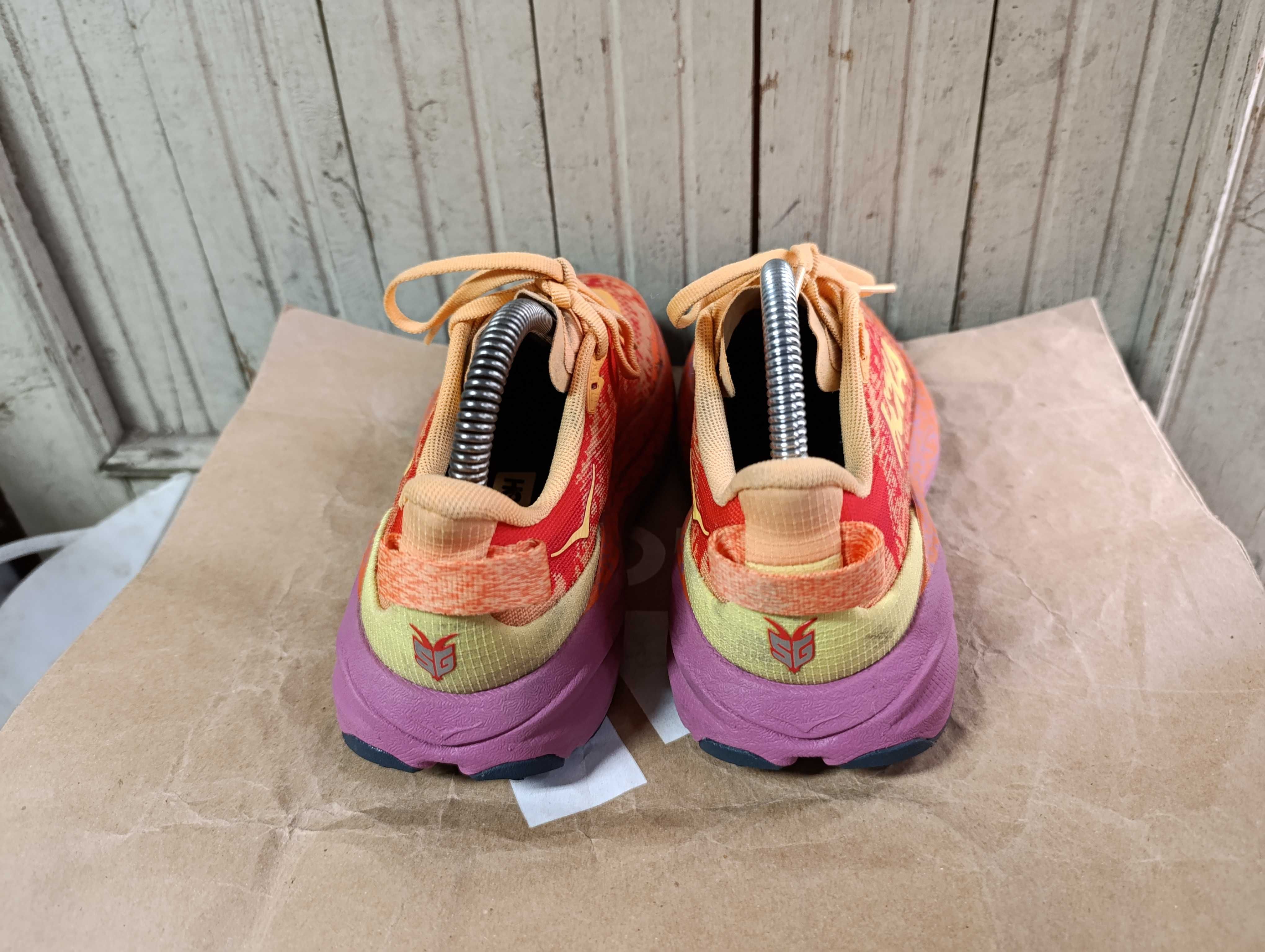 ''Hoka One One W Speedgoat 6''оригинални маратонки 38.5 номер