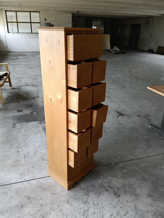 Comode din lemn masiv