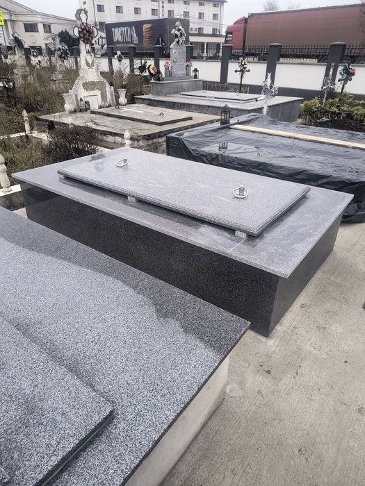 Vând cavou 2 locuri