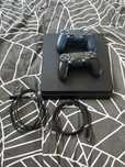 PS4 с два контролера