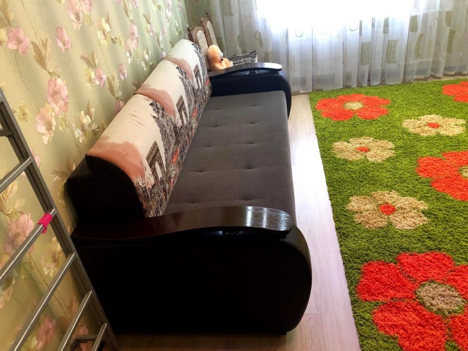 продается кожаный диван