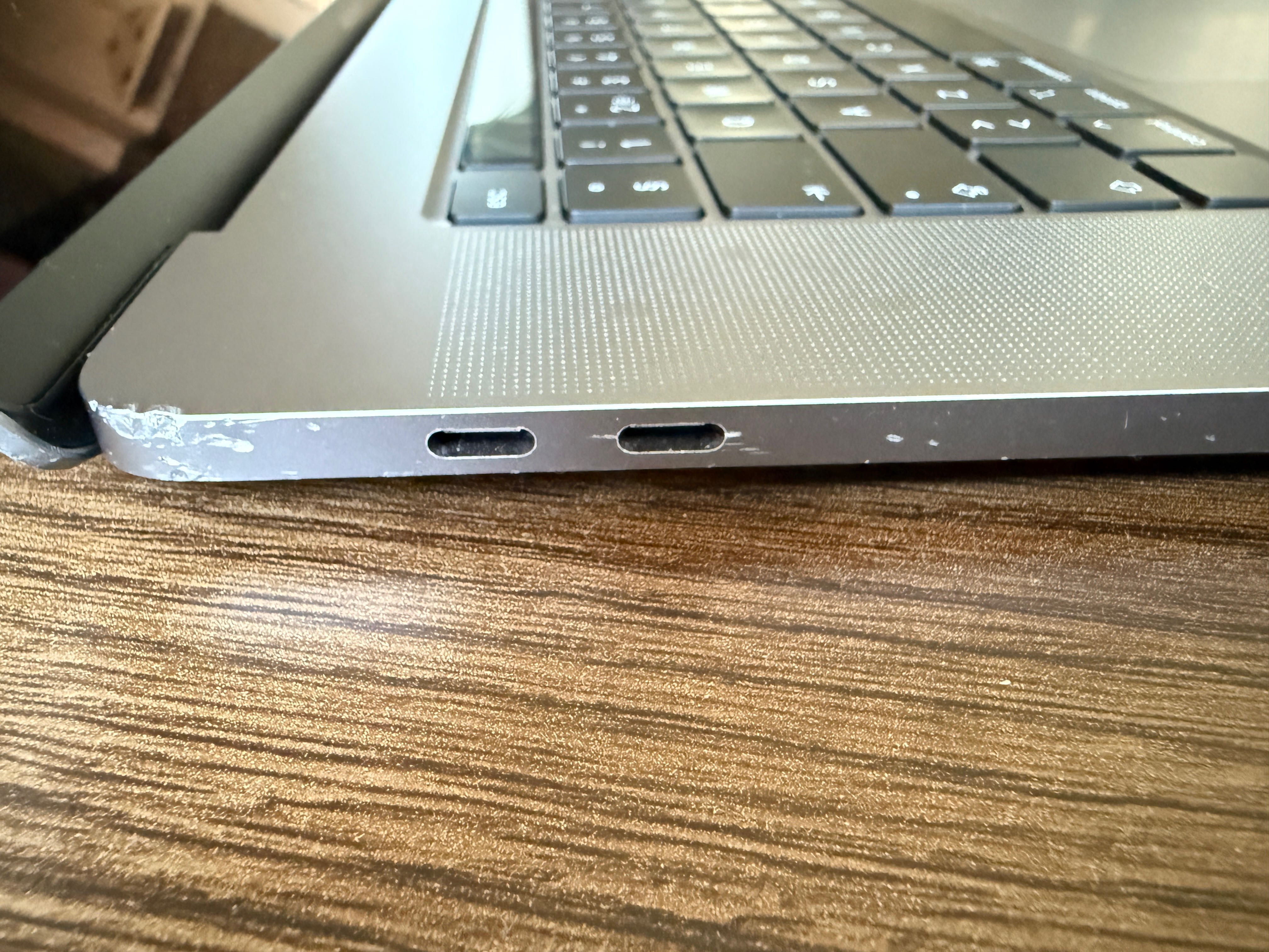 MacBook Pro 16" (2019) - i7 / 16GB RAM /
512GB SSD