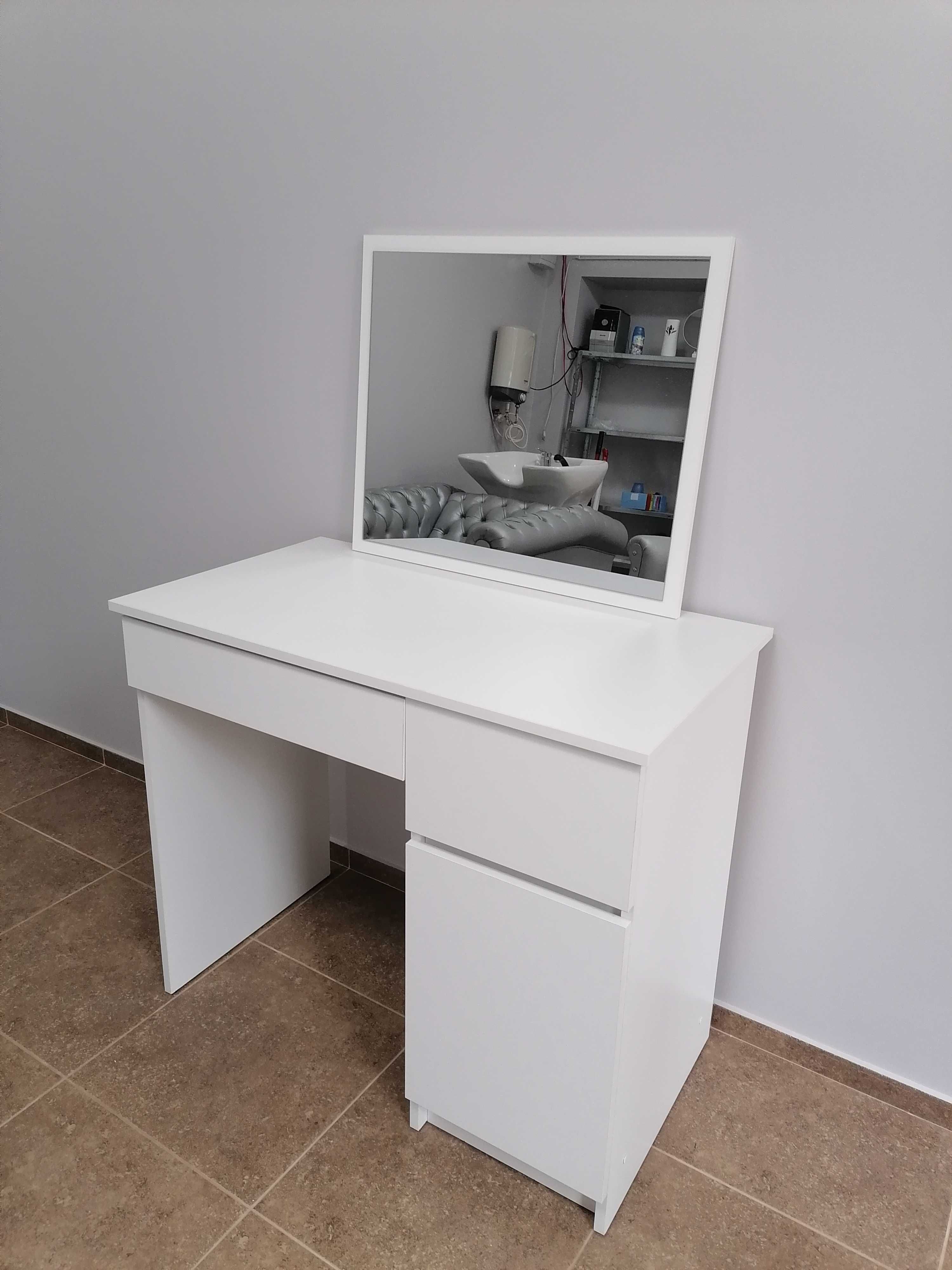 Бяла тоалетка /бюро с огледало